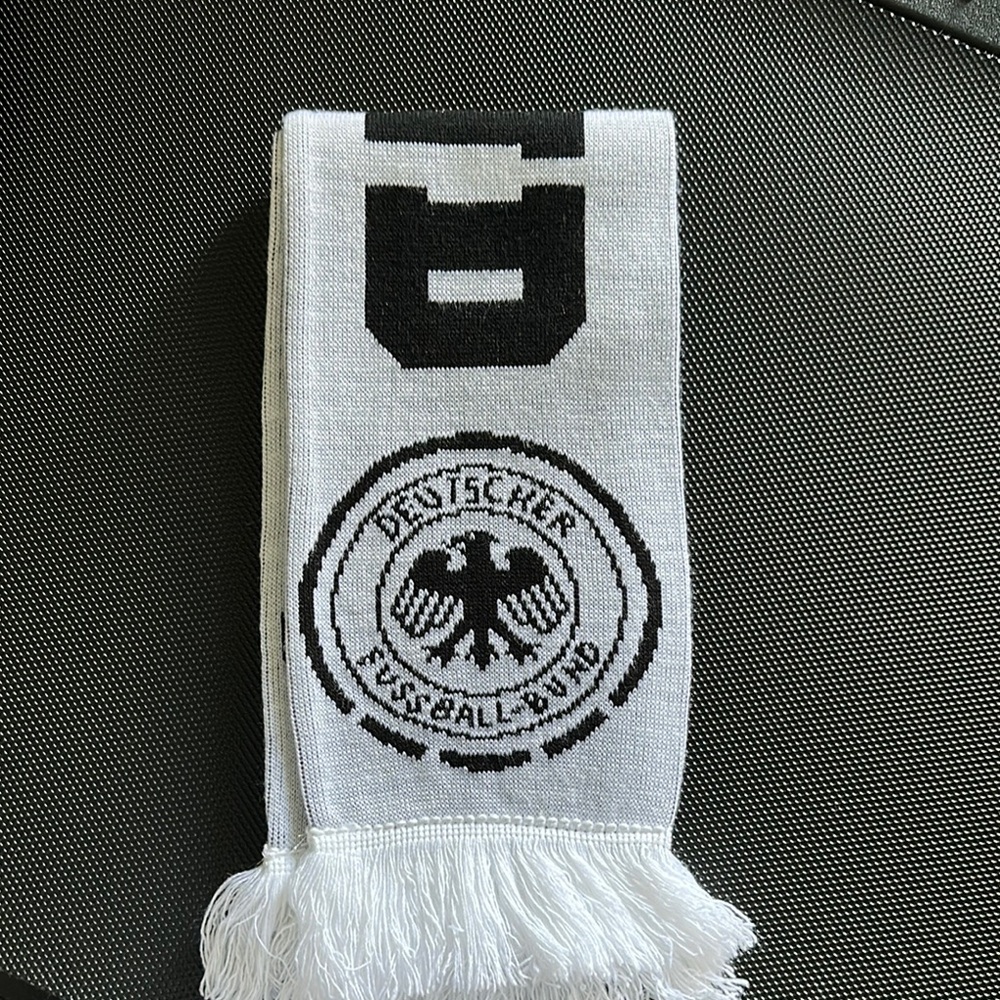 NWOT - DEUTSCHLAND Scarf